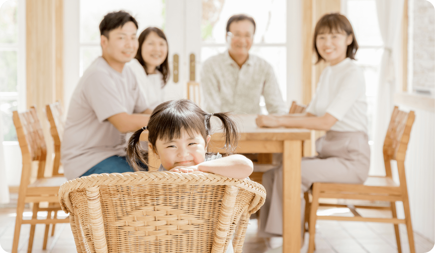 同じ方向を見る家族