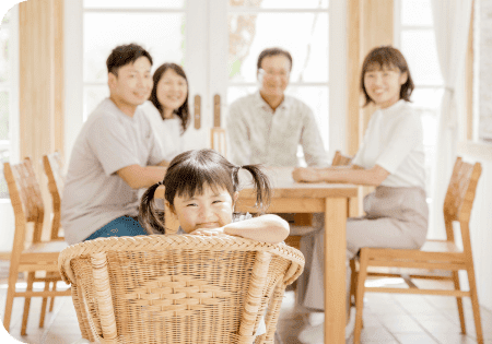 同じ方向を見る家族