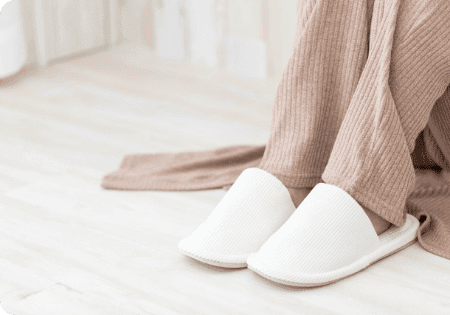 スリッパと足